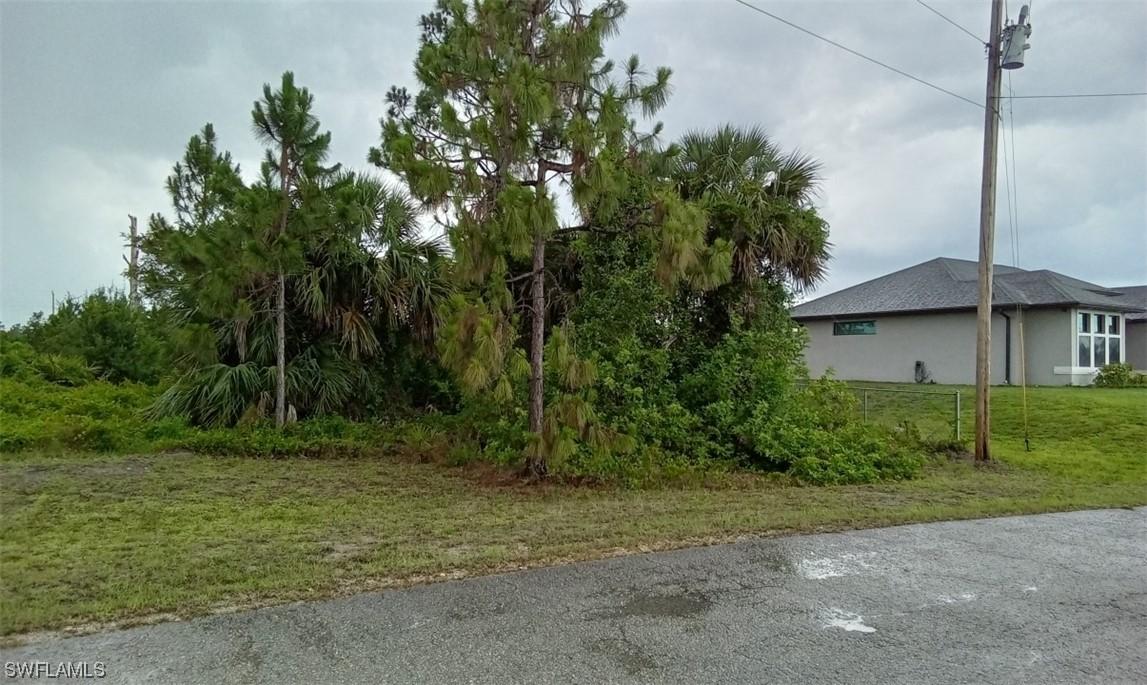 652 Cardinal St., Lehigh Acres, FL 33974
