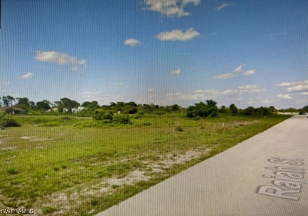 469 Rajah St., Lehigh Acres, FL 33974