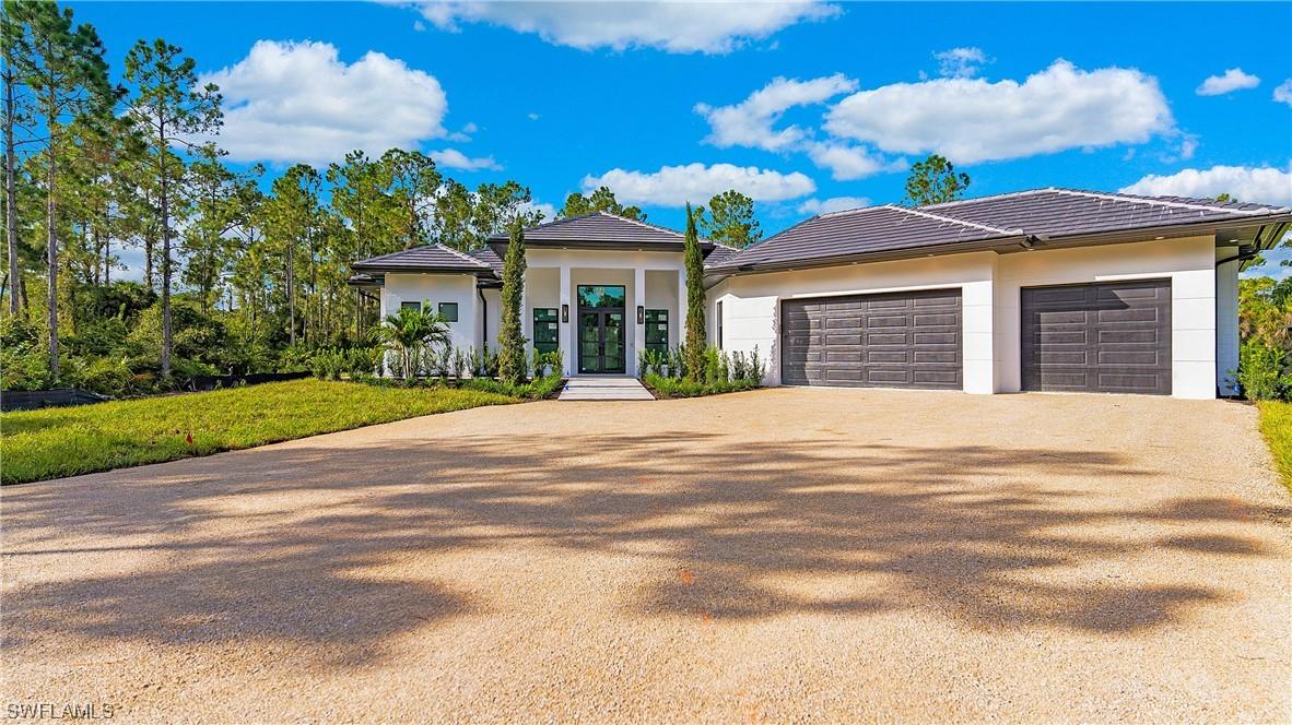 2082 22nd Ave., Naples, FL 34120