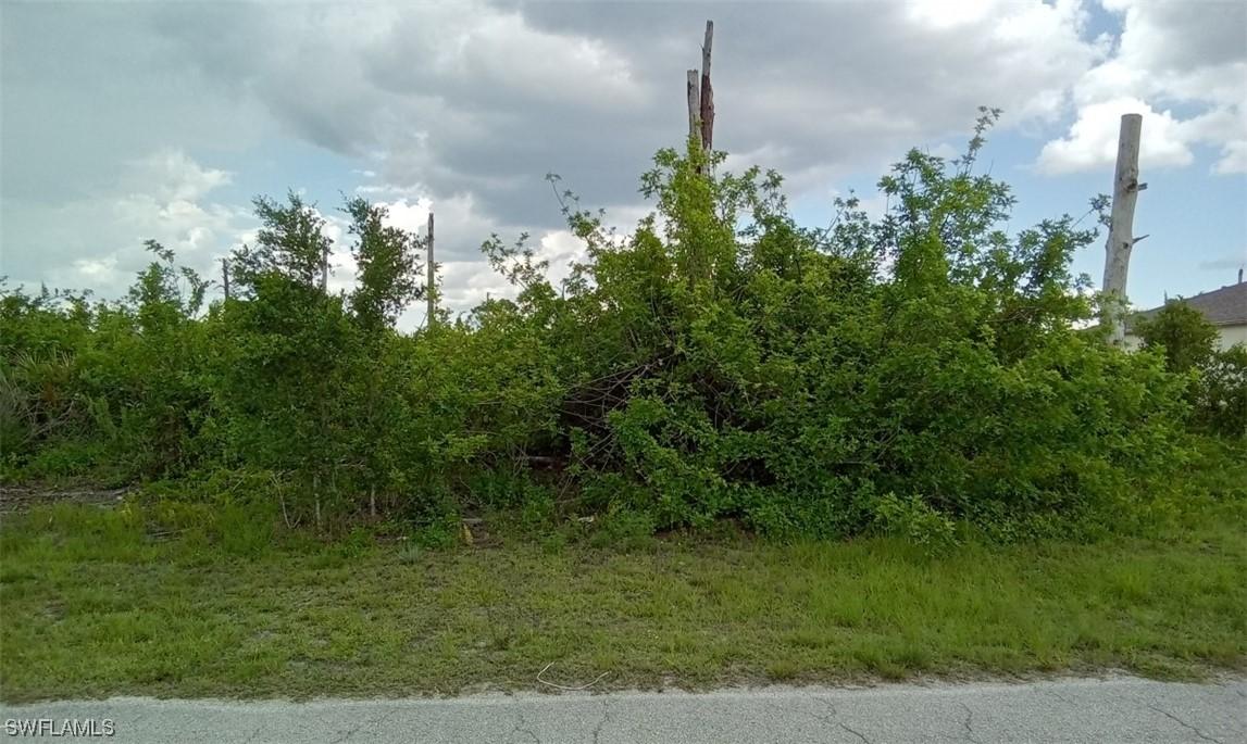 637 Chambers St., Lehigh Acres, FL 33974