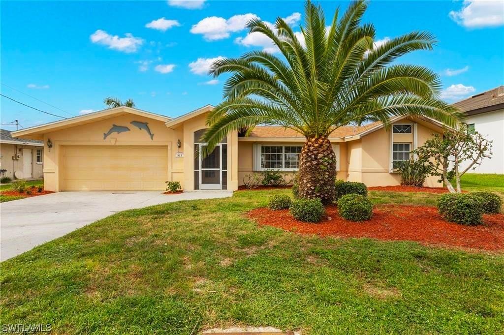 913 Dolphin Dr., Cape Coral, FL 33904