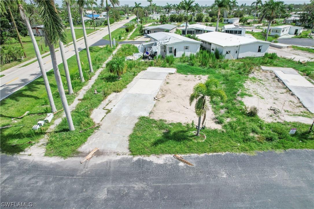 106 Maple Ln., Fort Myers, FL 33908