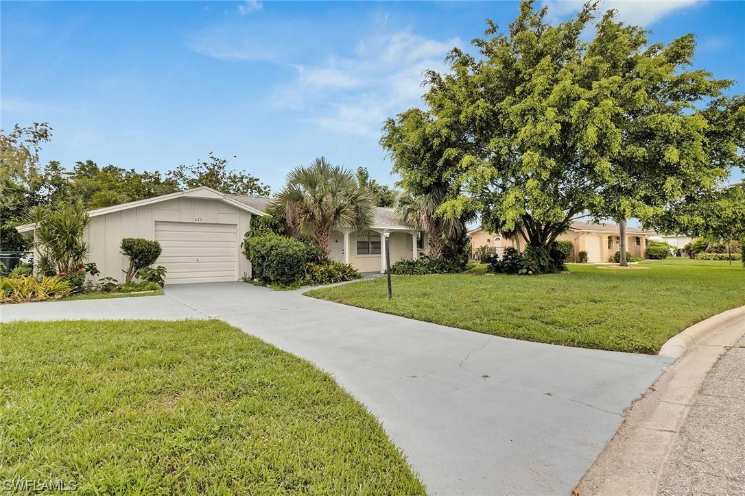 625 Grandview Dr., Lehigh Acres, FL 33936