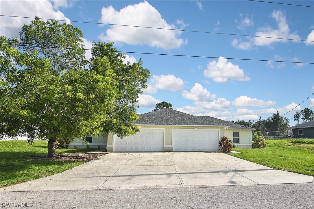 4604-4606 Douglas Ln., Lehigh Acres, FL 33973