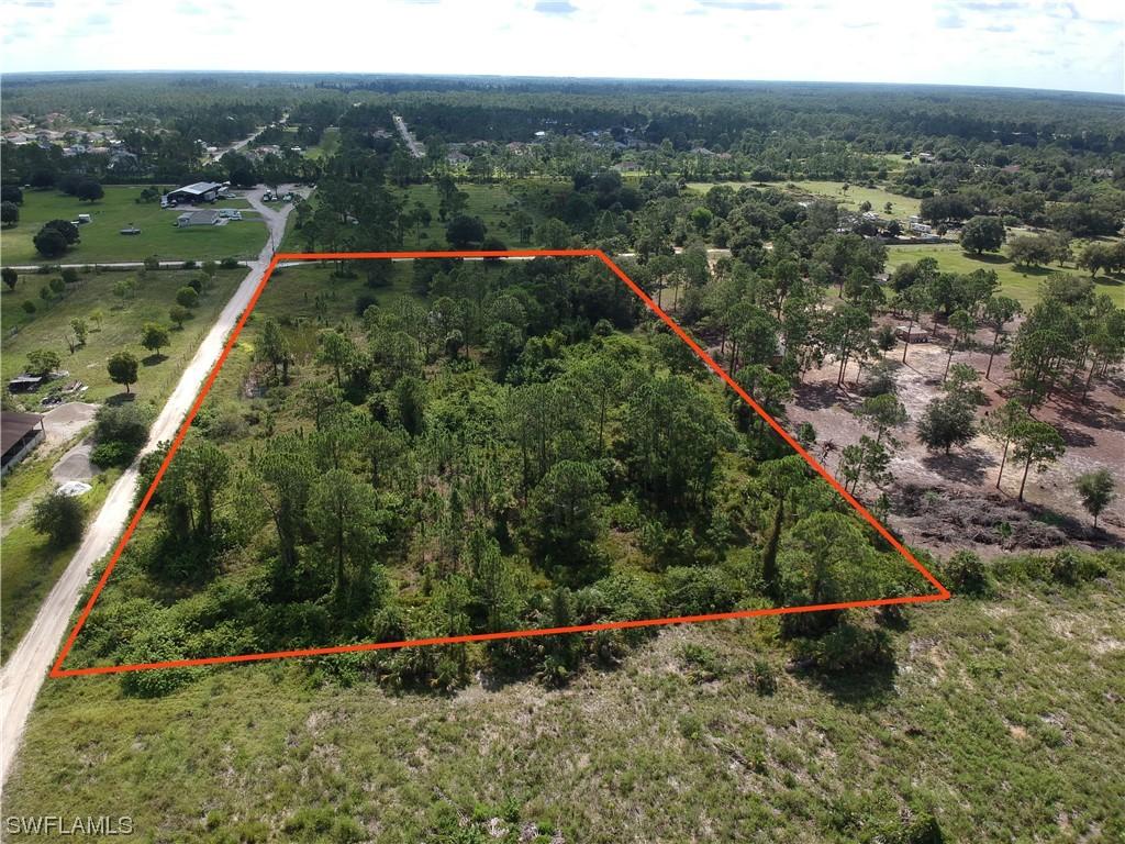 381 Chateau Dr., Lehigh Acres, FL 33972
