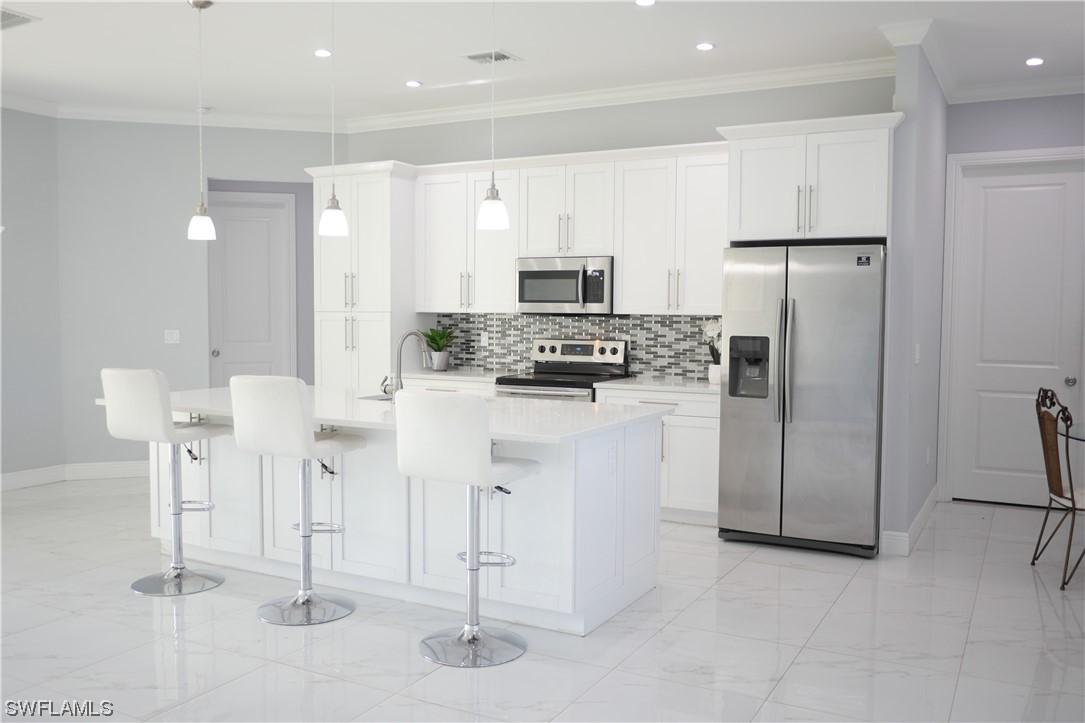 2062 Everglades Blvd., Naples, FL 34120