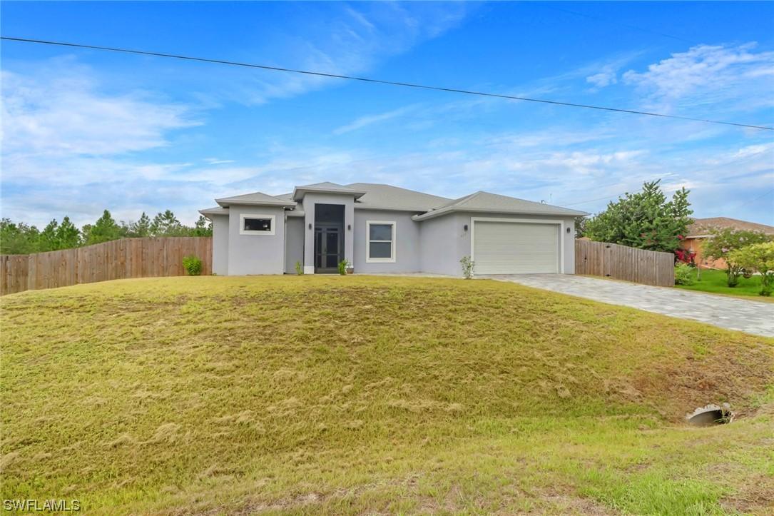 813 Lake Ave., Lehigh Acres, FL 33972