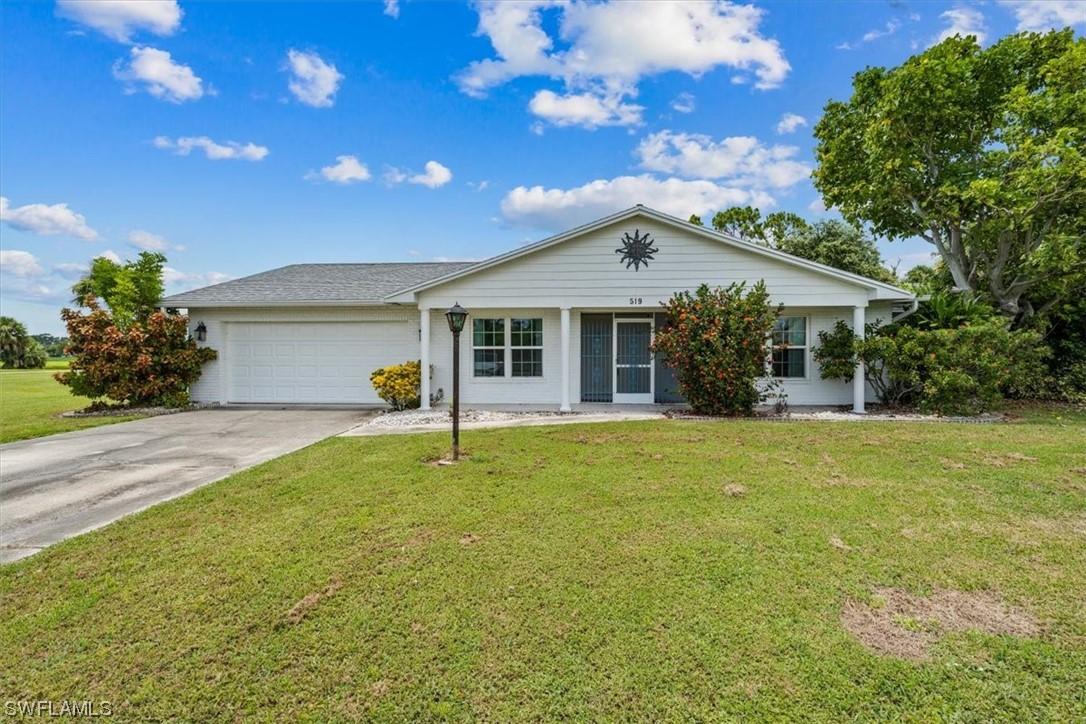 519 Mcarthur Ave., Lehigh Acres, FL 33936