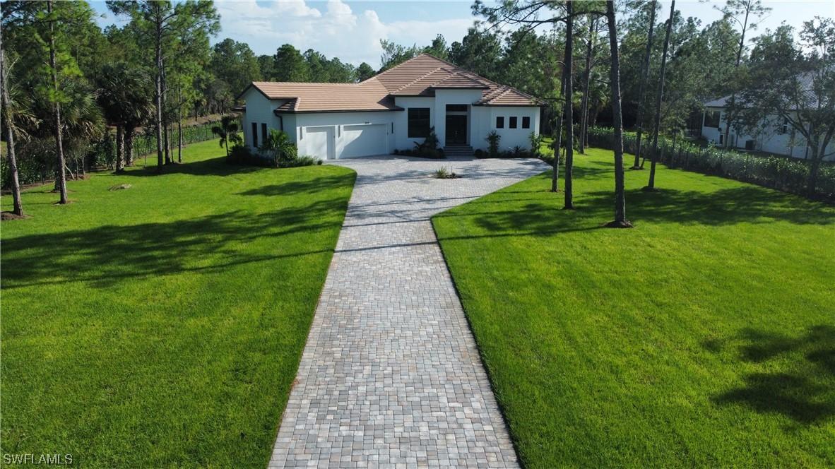 284 16th Ave., Naples, FL 34120