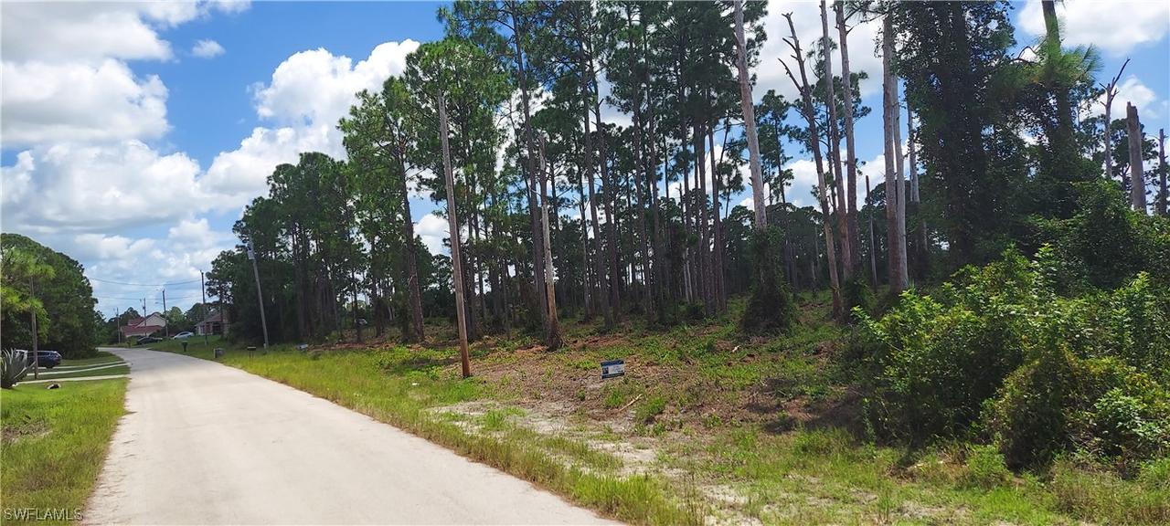 718 Phelps St., Lehigh Acres, FL 33974