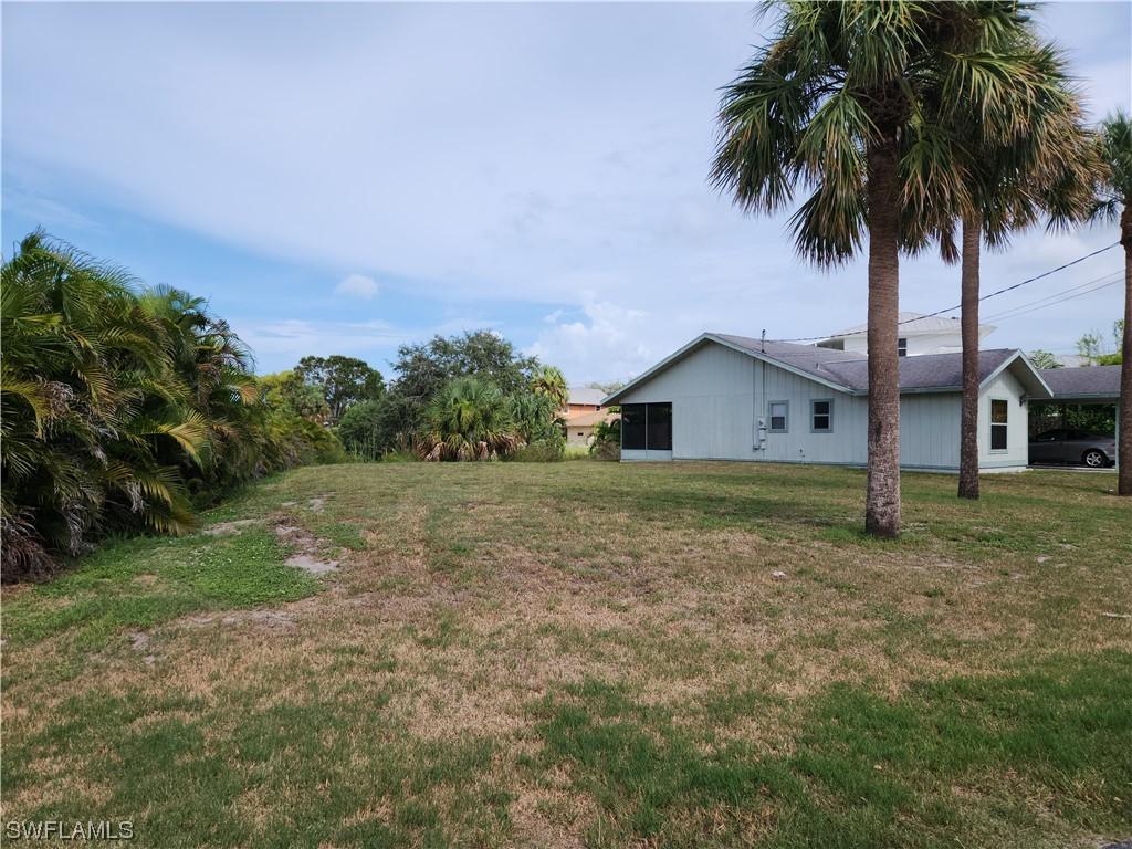 873 8th Ct., Naples, FL 34108