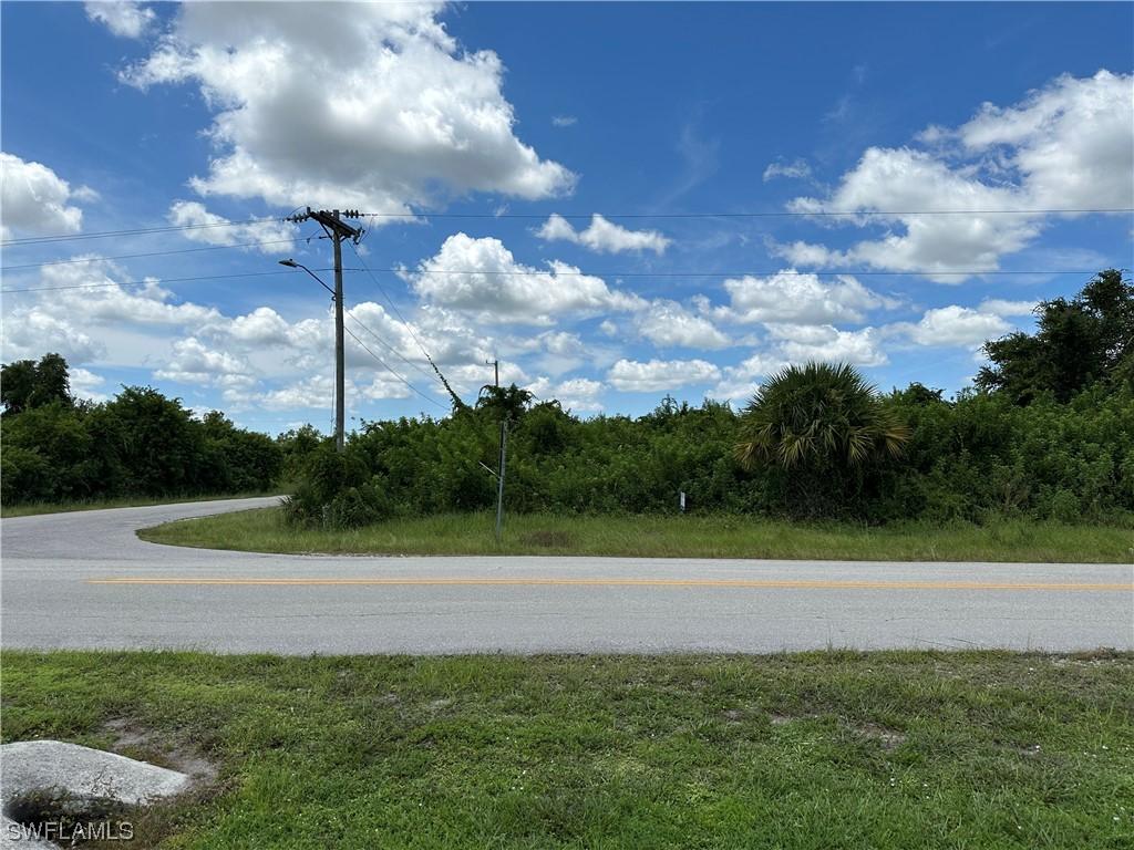 655 Theodore Vail St., Lehigh Acres, FL 33974
