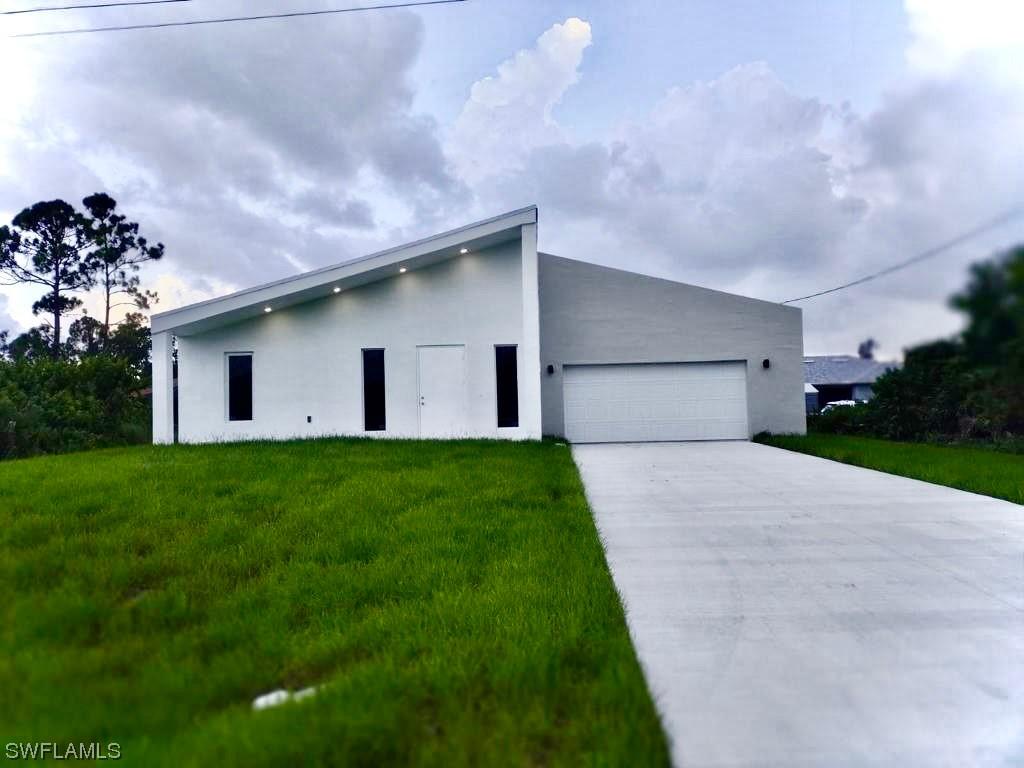 840 Carpenter St., Lehigh Acres, FL 33974