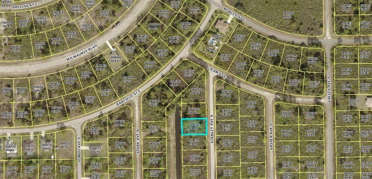 642 Stanley Ave., Lehigh Acres, FL 33974