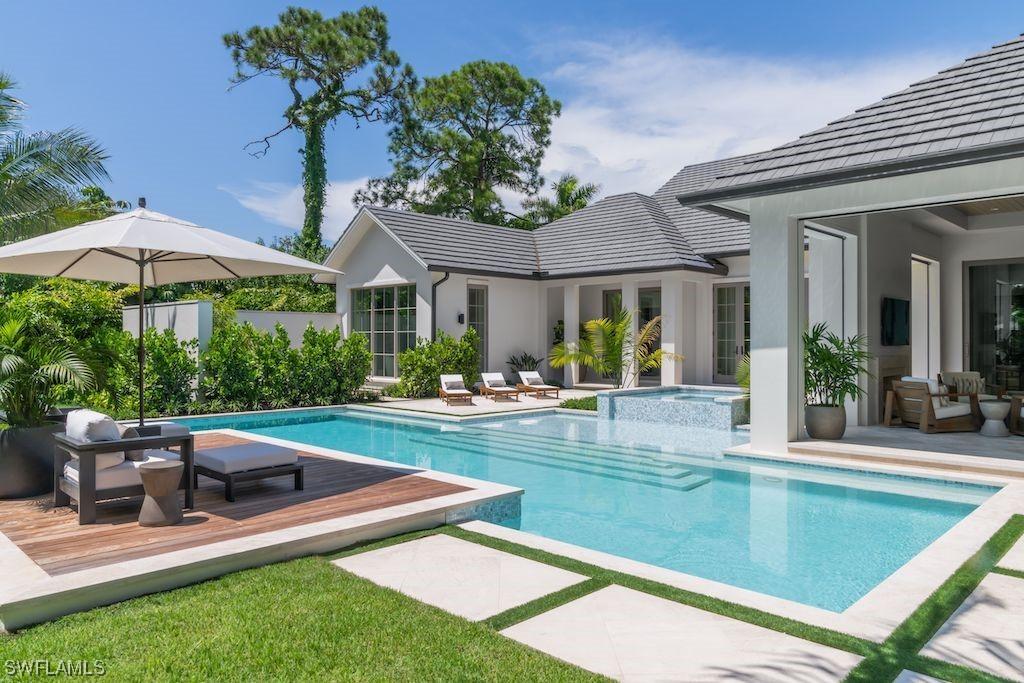 470 Banyan Blvd., Naples, FL 34102