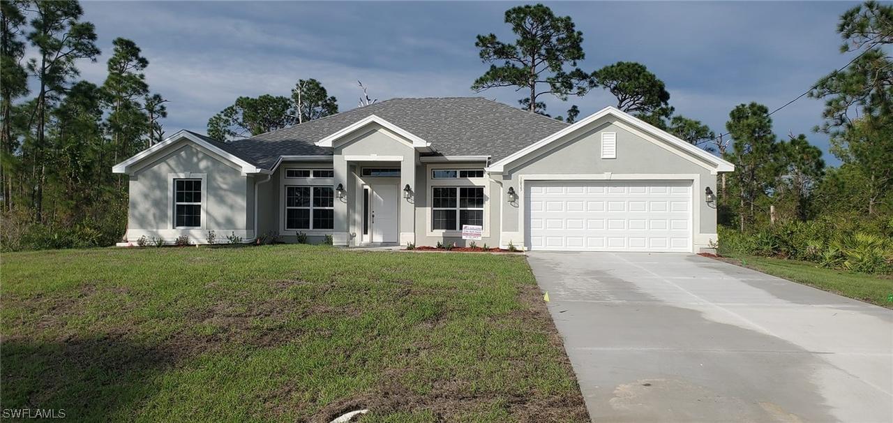 1033 Albion St., Lehigh Acres, FL 33974