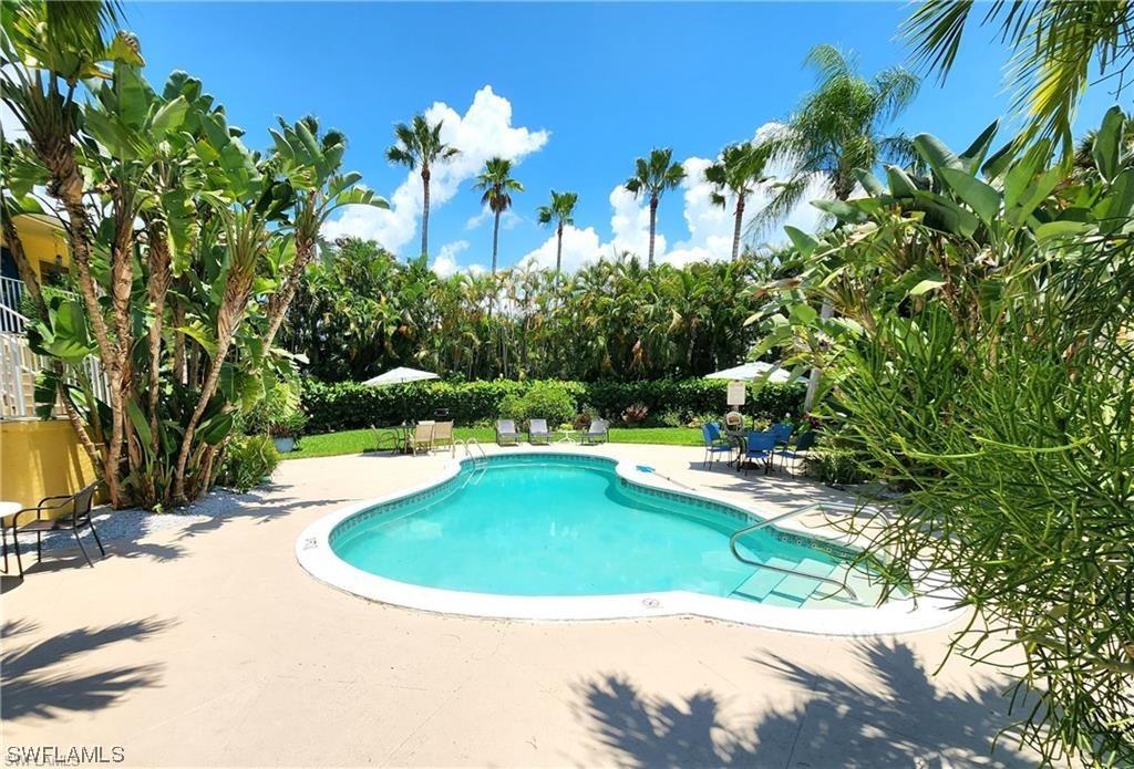 4290 Gulfstream Dr. #9, Naples, FL 34112