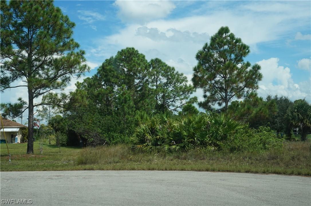 810 Troy Ave., Lehigh Acres, FL 33974