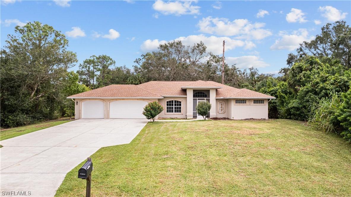 406 Mckinley Ave., Lehigh Acres, FL 33972