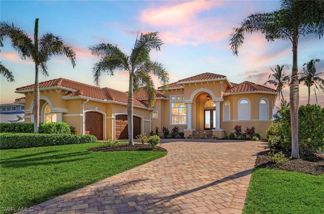 1036 Dolphin Dr., Cape Coral, FL 33904