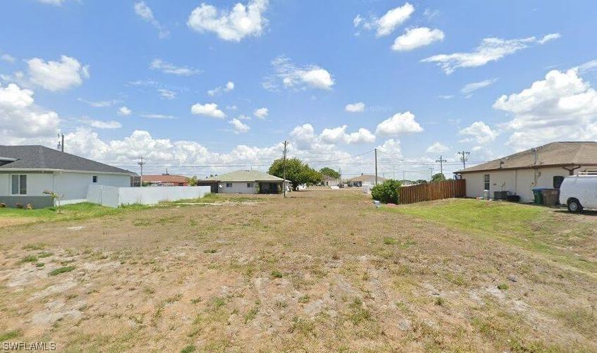 833 NE 7th Pl., Cape Coral, FL 33909