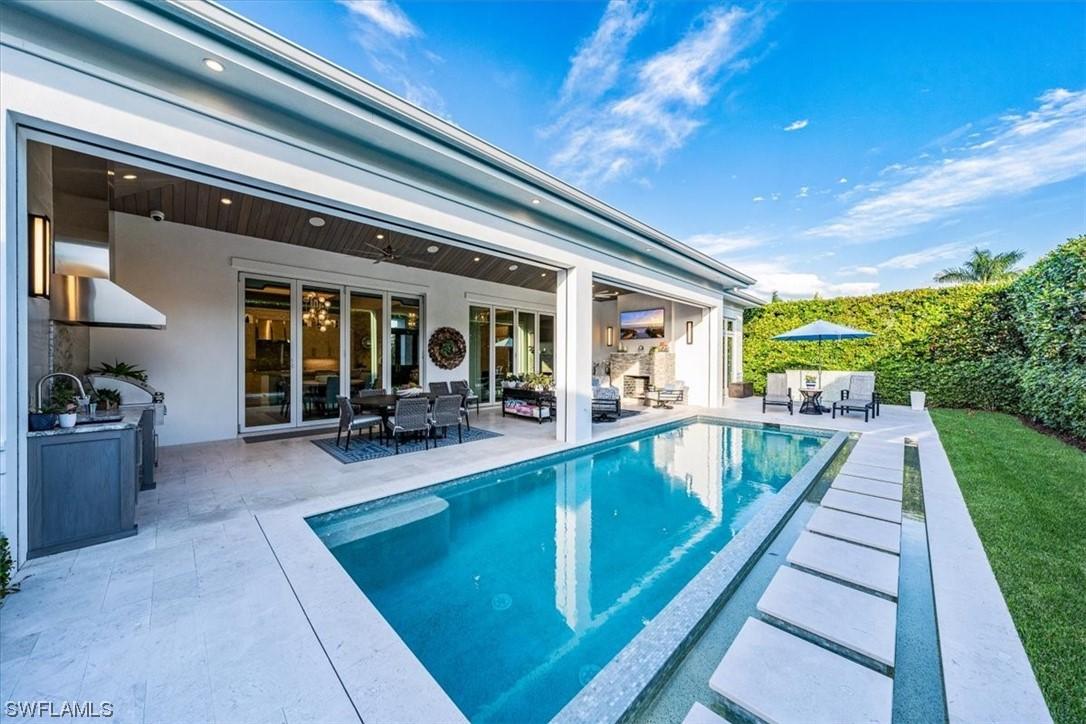 586 Neapolitan Ln., Naples, FL 34103