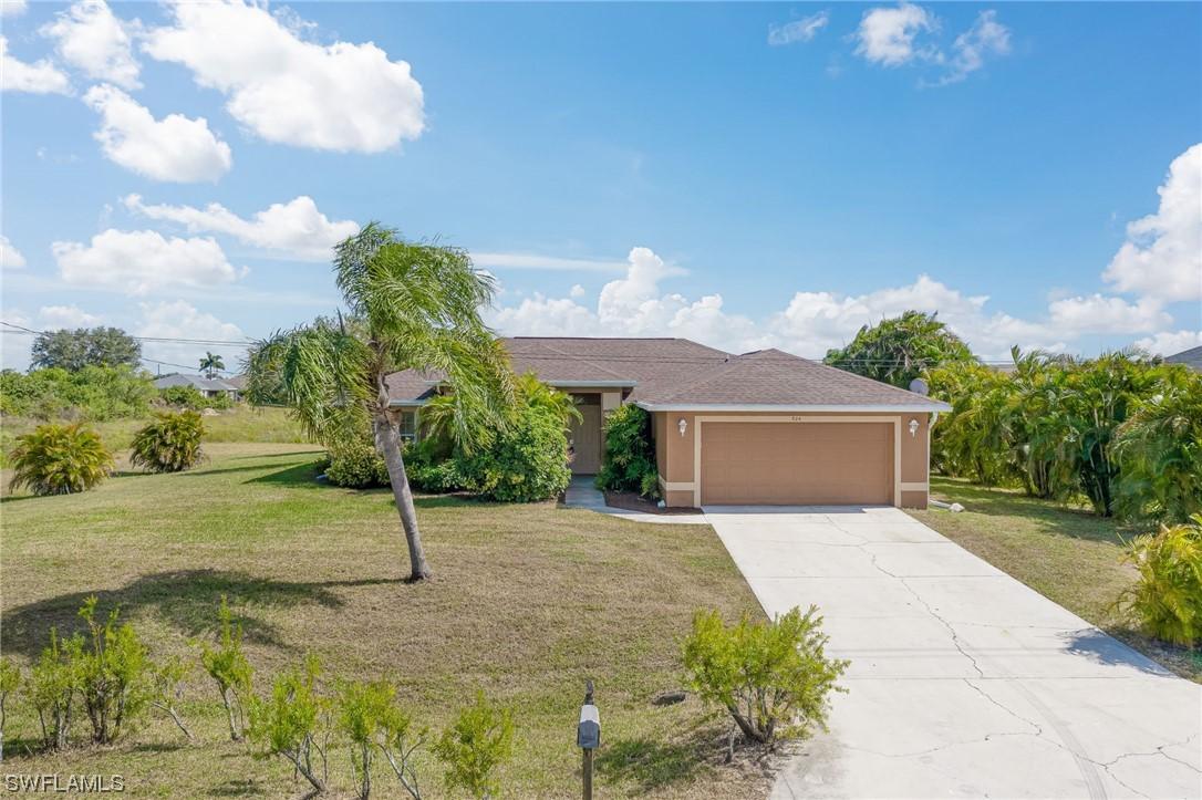 924 Champion Ave., Lehigh Acres, FL 33971