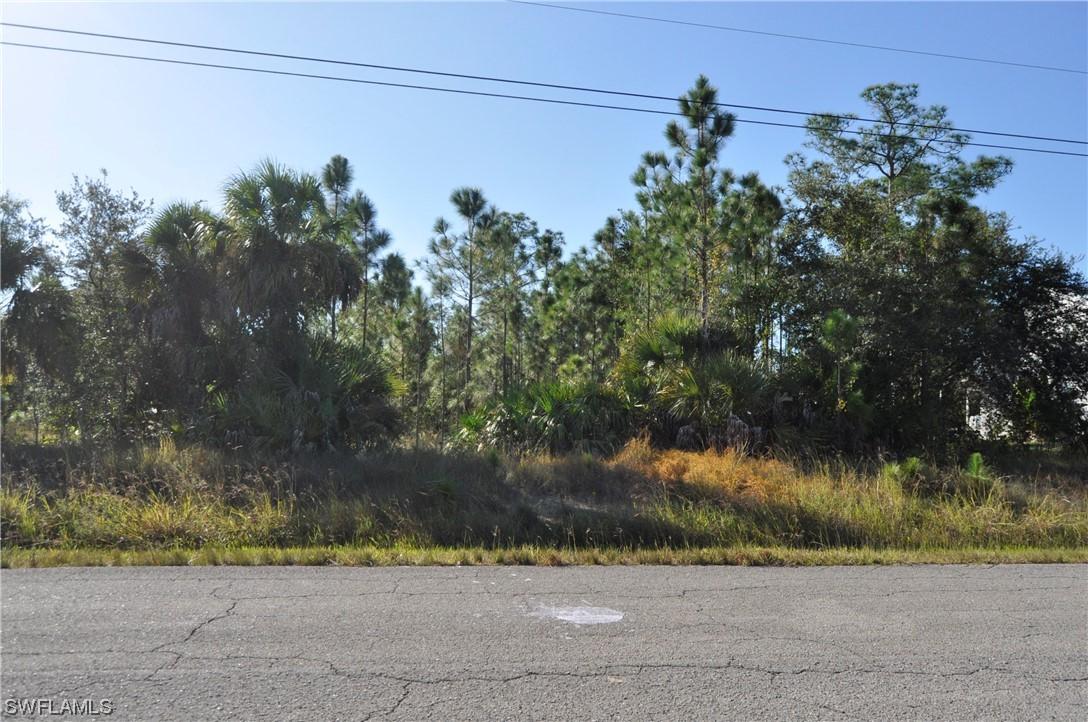 907 Glenn Ave., Lehigh Acres, FL 33972