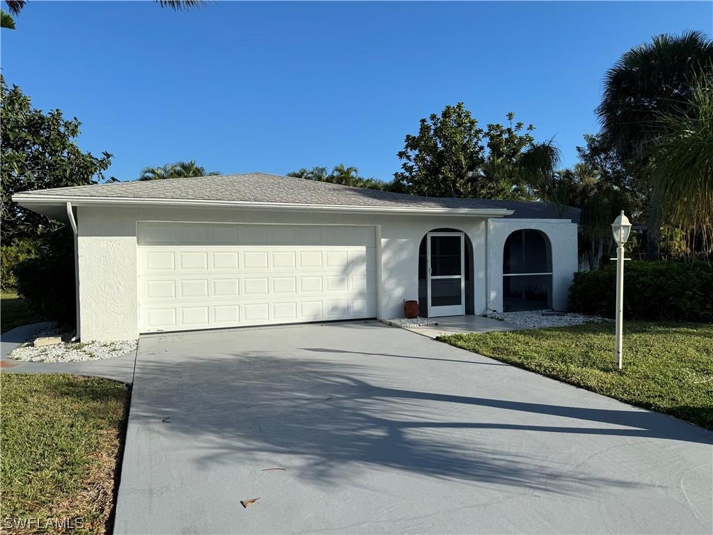 2393 Outrigger Ln., Naples, FL 34104