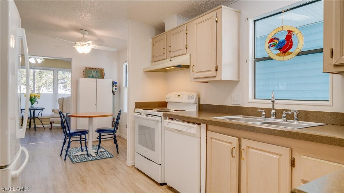 521 Misty Ln., North Fort Myers, FL 33903