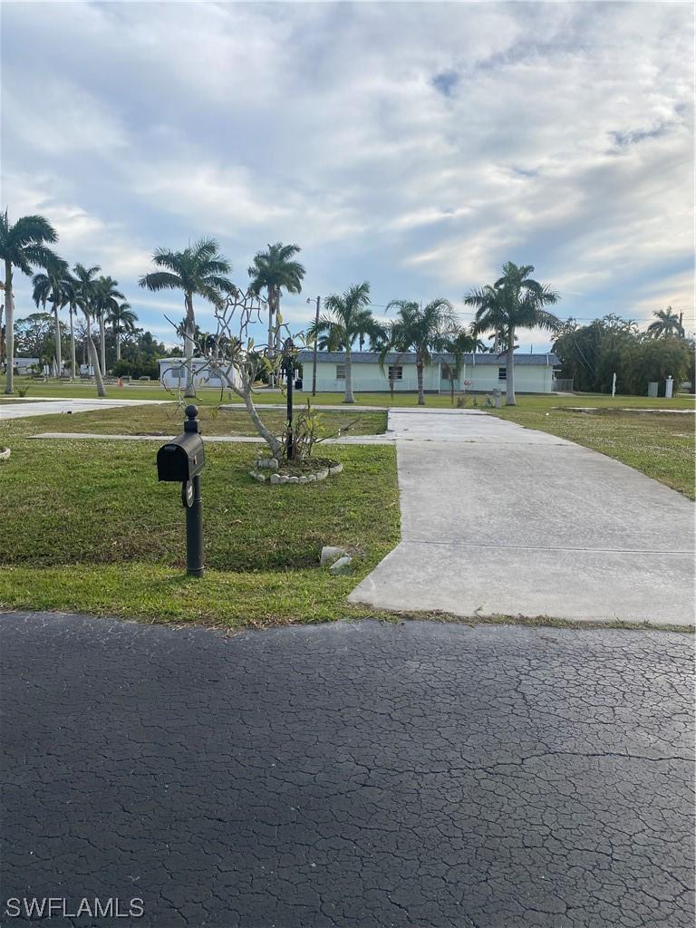 127 Raintree Ln., Fort Myers, FL 33908