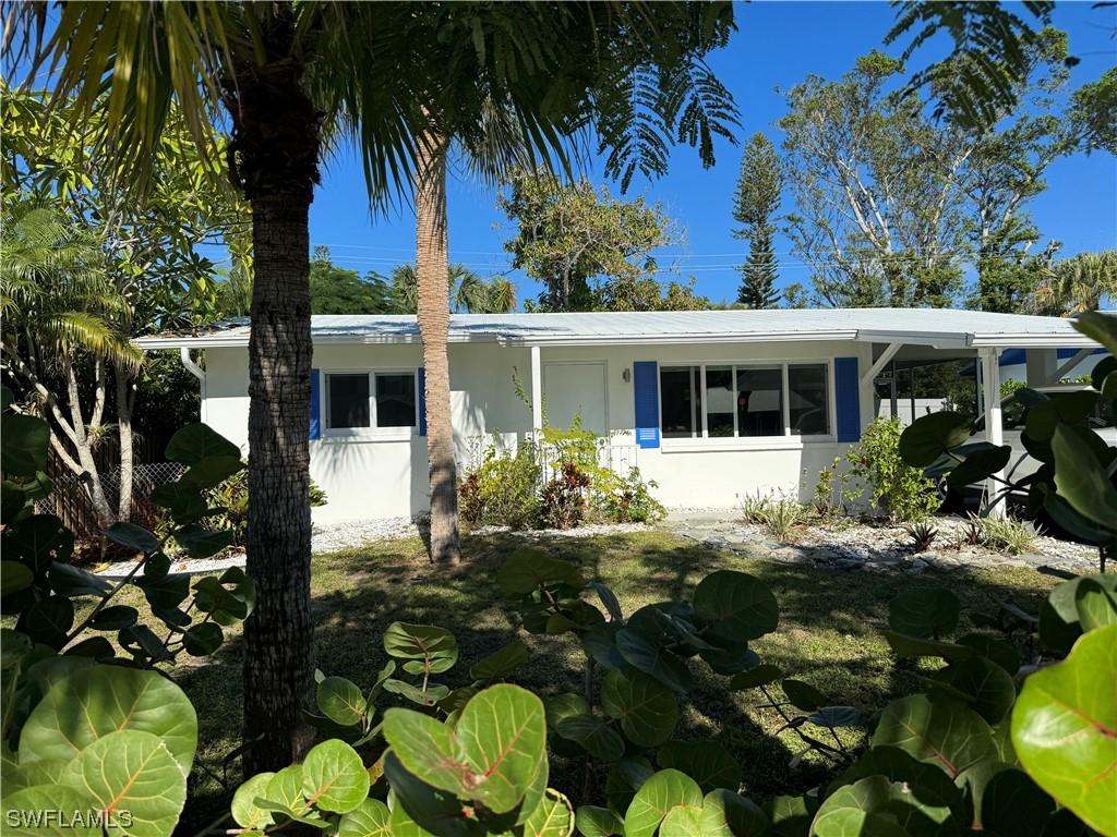 2207 Sunset Ln., Naples, FL 34104