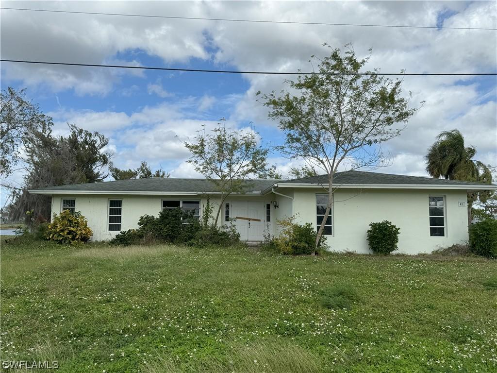 407 Bear St., Lehigh Acres, FL 33936