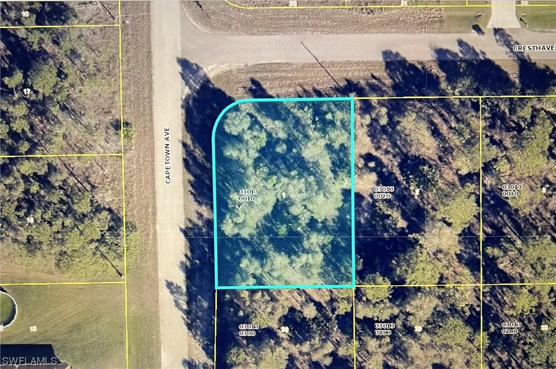 1010 Cresthaven St., Lehigh Acres, FL 33974