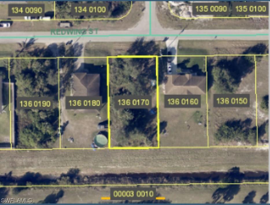 476 Redwing St., Lehigh Acres, FL 33974