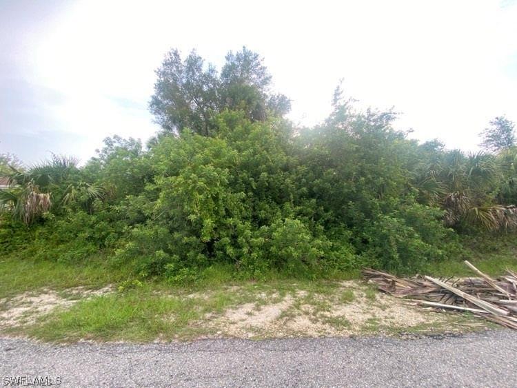 513 Poinsettia Ave., Lehigh Acres, FL 33972