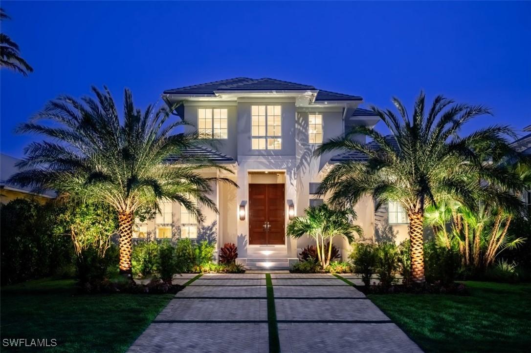 128 1st Ave., Naples, FL 34102