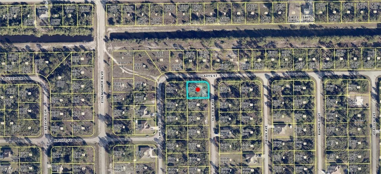 704 Glacier Ave., Lehigh Acres, FL 33974