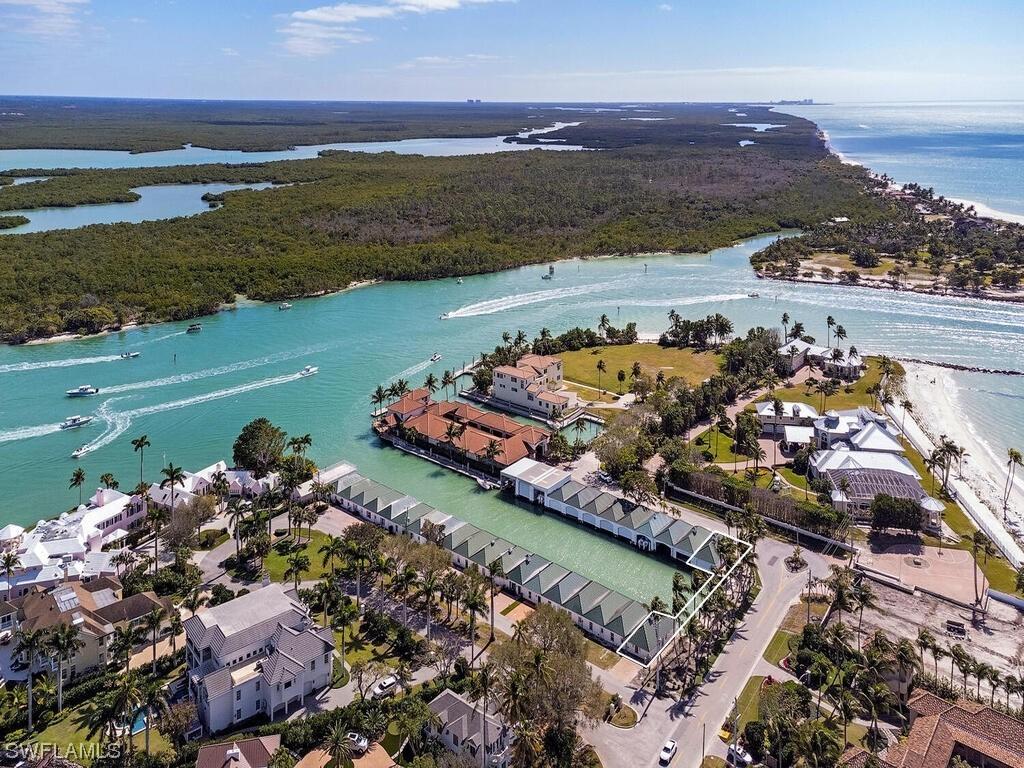 63 Cove Ln., Naples, FL 34102