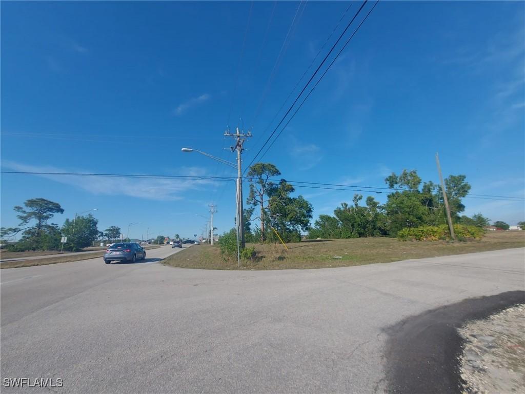 1527 NW 15th Ter., Cape Coral, FL 33993