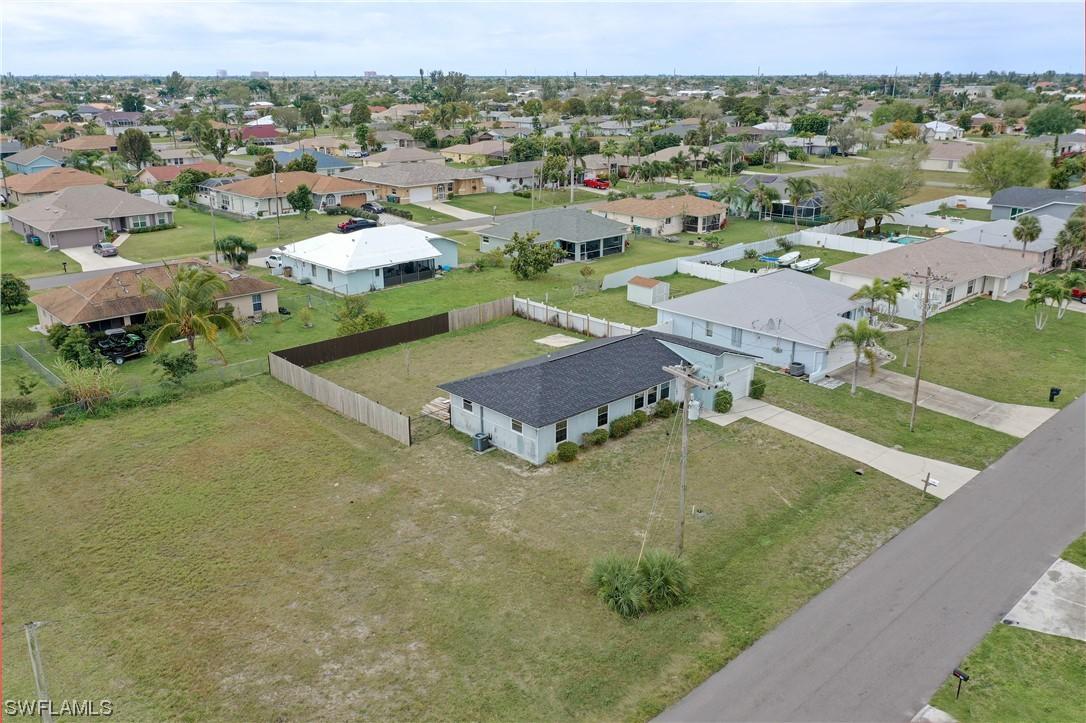 320 SE 26th Ter., Cape Coral, FL 33904