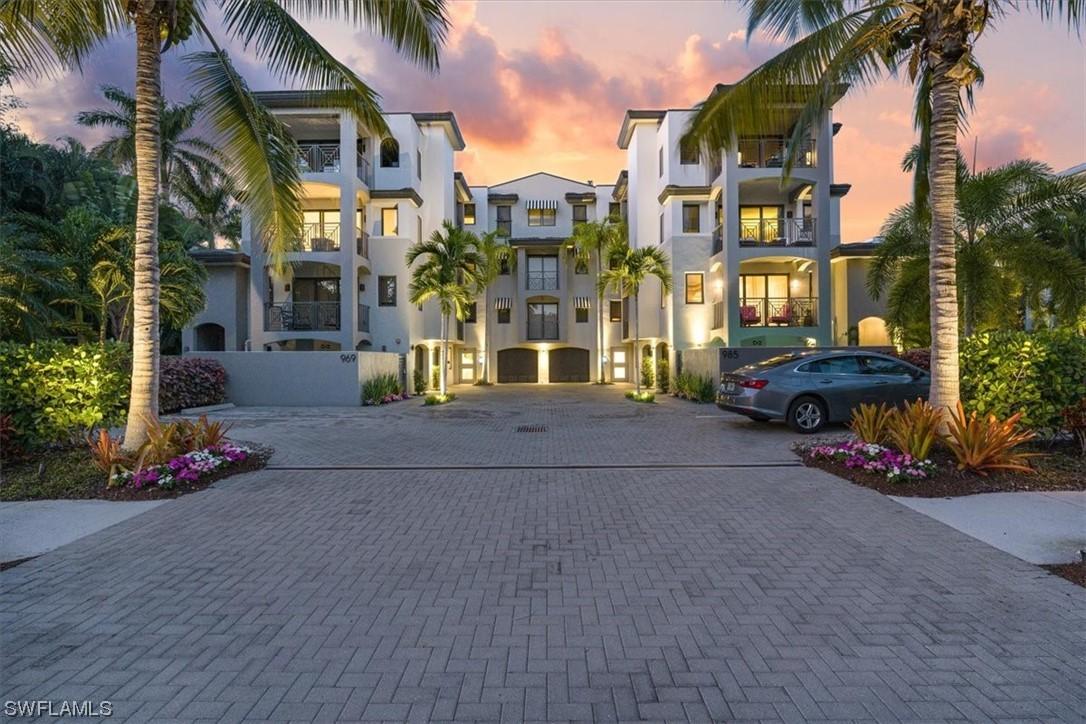 985 8th Ave. #302, Naples, FL 34102