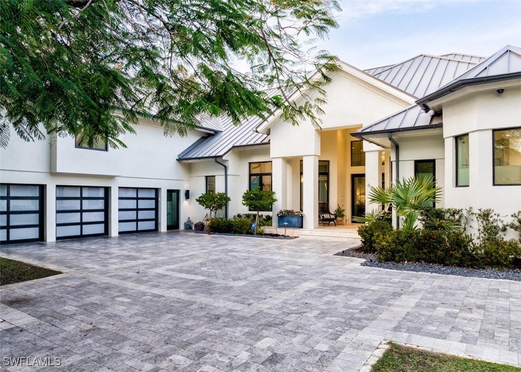 681 Katemore Ln., Naples, FL 34108