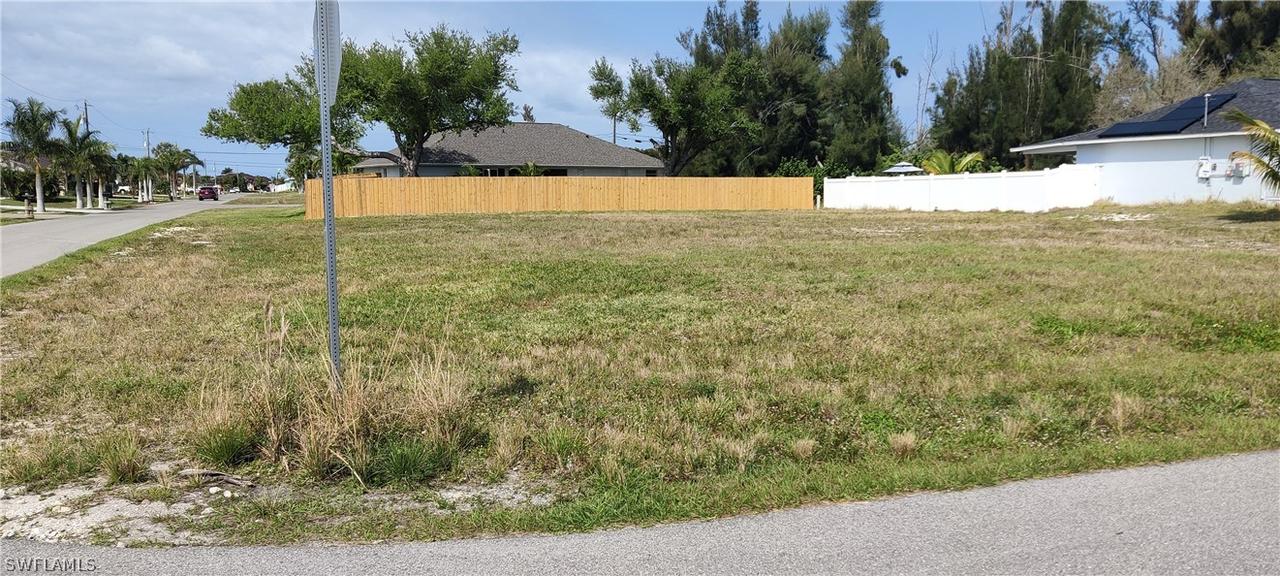 142 SW 33rd Pl., Cape Coral, FL 33991