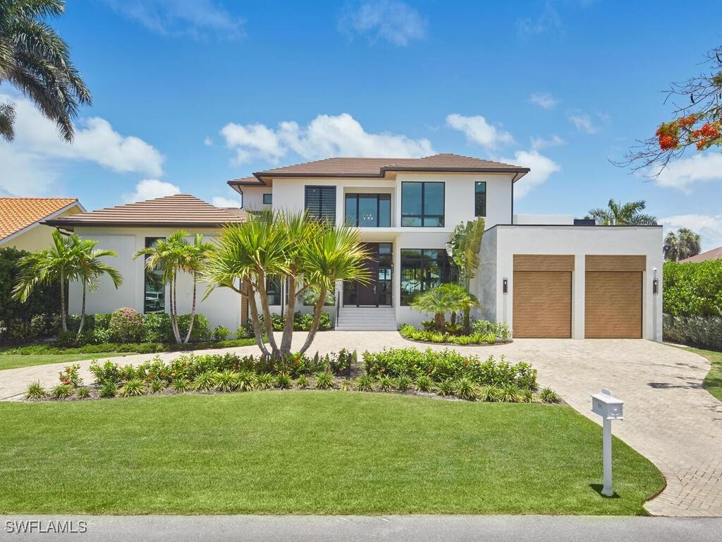 595 16th Ave., Naples, FL 34102