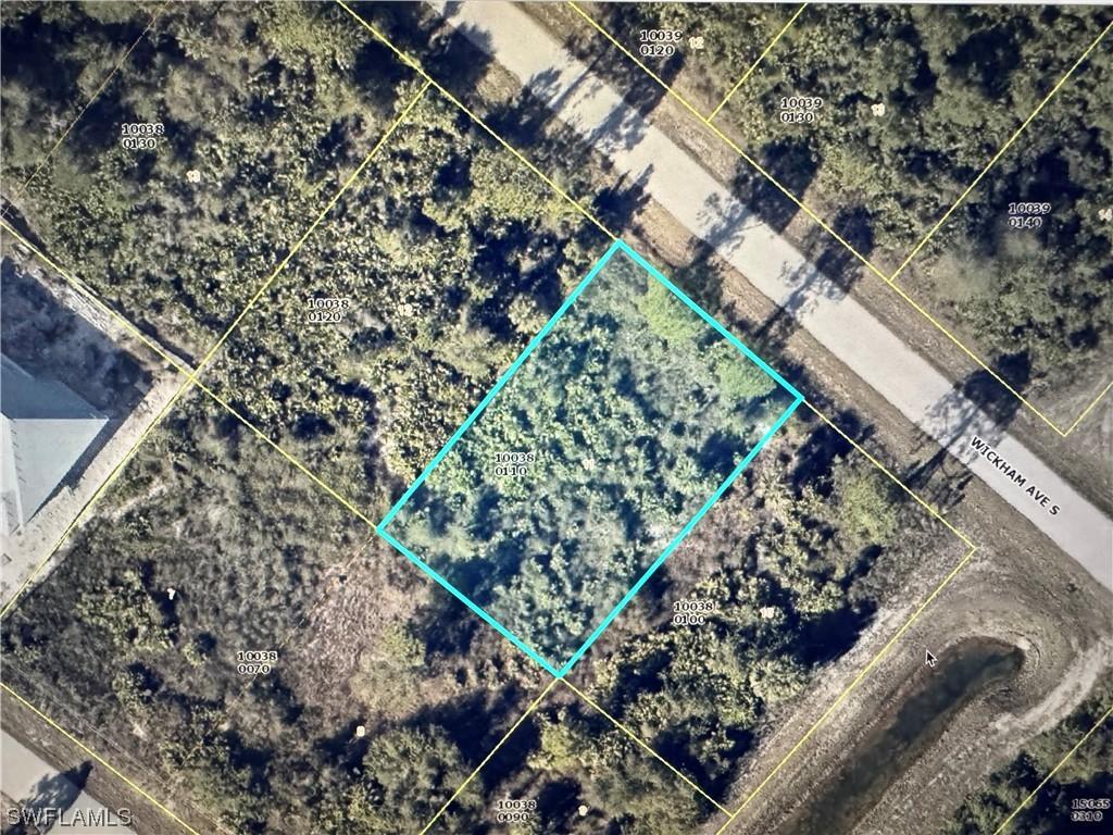 422 Wickham Ave., Lehigh Acres, FL 33974
