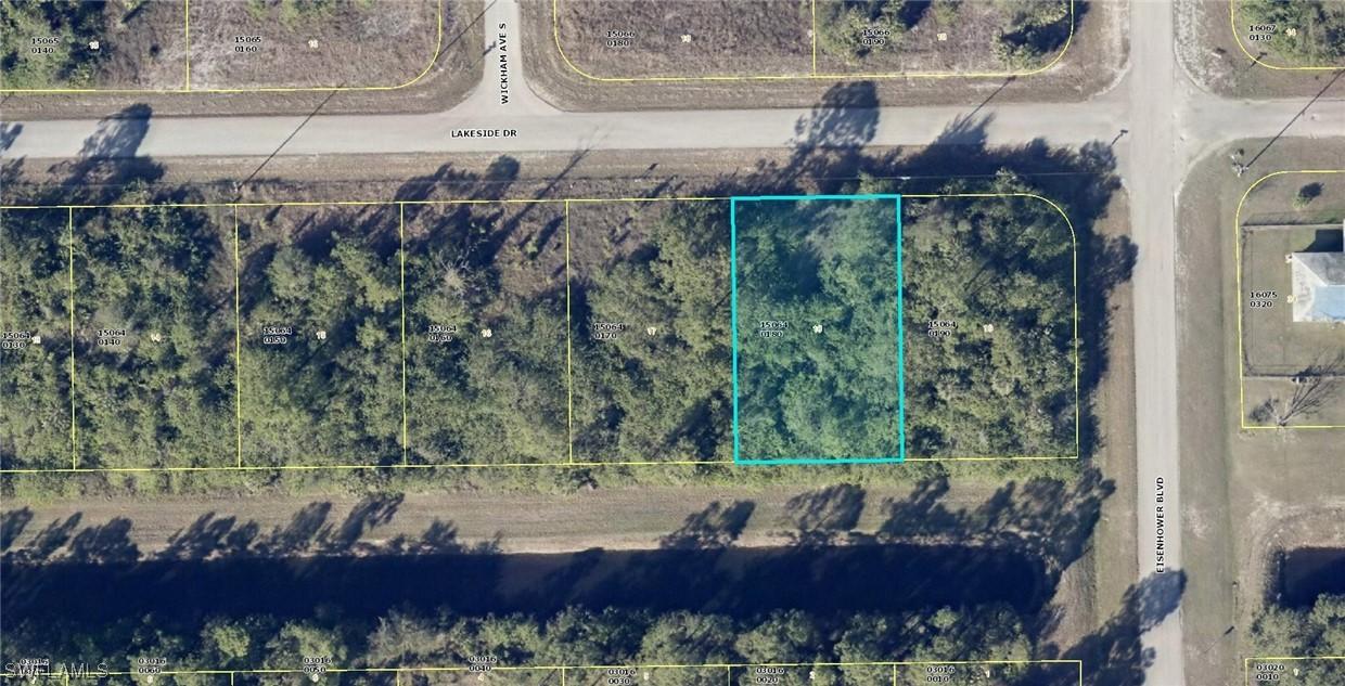984 Lakeside Dr., Lehigh Acres, FL 33974