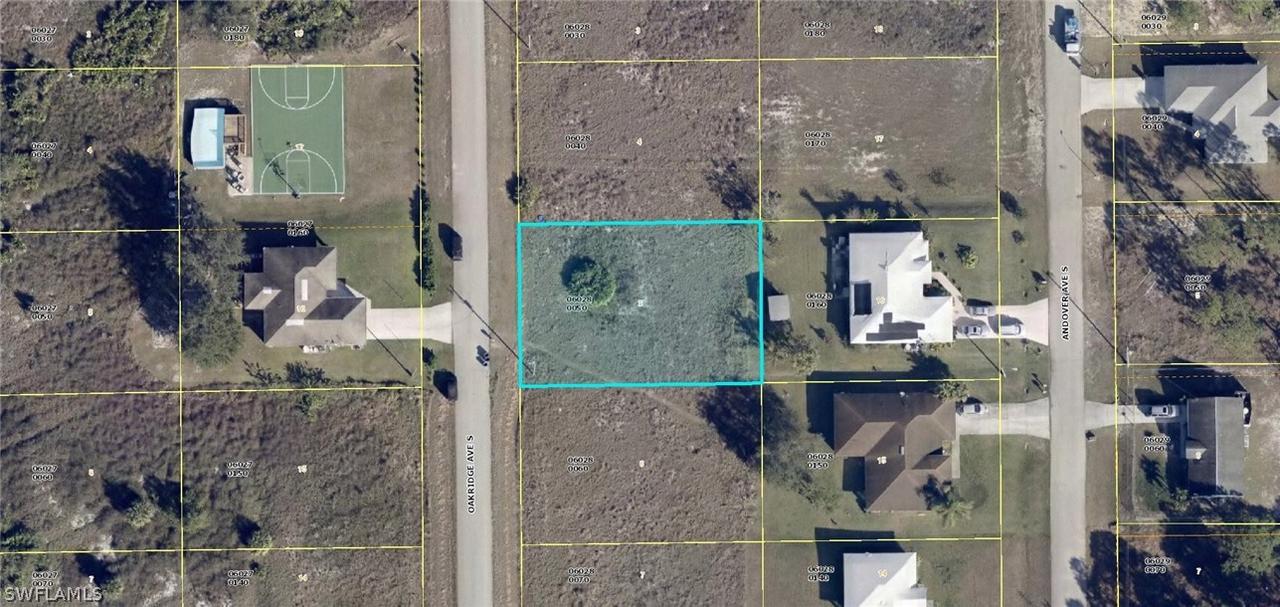 735 Oakridge Ave., Lehigh Acres, FL 33974