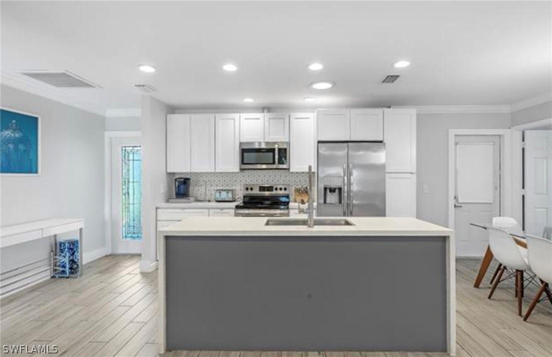 683 102nd Ave., Naples, FL 34108