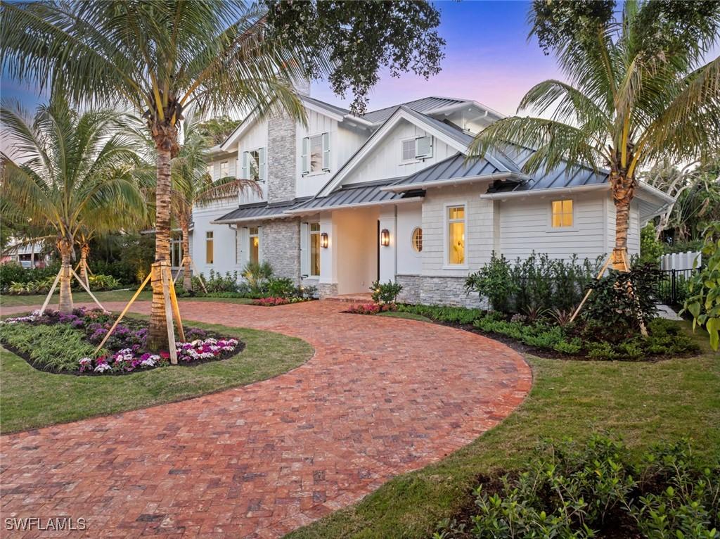 690 7th Ave., Naples, FL 34102